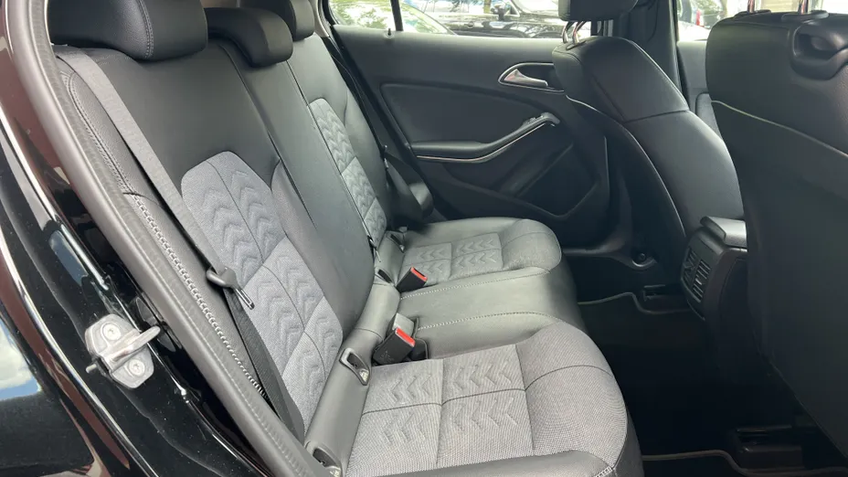 MERCEDES-BENZ GLA GLA 200 7G-DCT Style