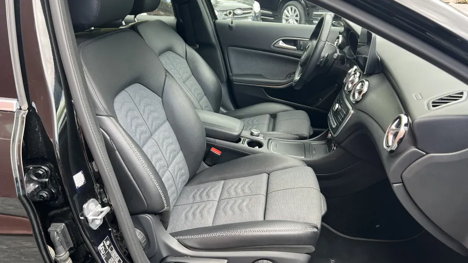 MERCEDES-BENZ GLA GLA 200 7G-DCT Style