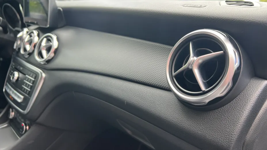 MERCEDES-BENZ GLA GLA 200 7G-DCT Style