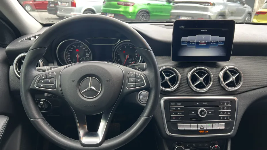 MERCEDES-BENZ GLA GLA 200 7G-DCT Style