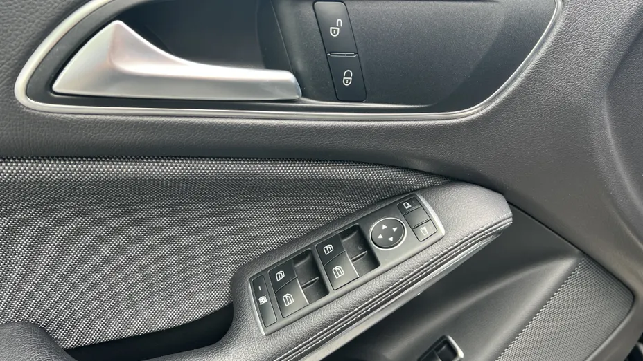MERCEDES-BENZ GLA GLA 200 7G-DCT Style