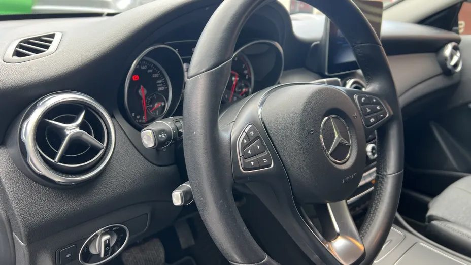 MERCEDES-BENZ GLA GLA 200 7G-DCT Style