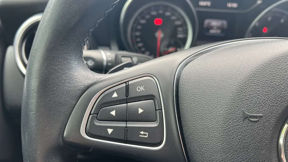 MERCEDES-BENZ GLA GLA 200 7G-DCT Style