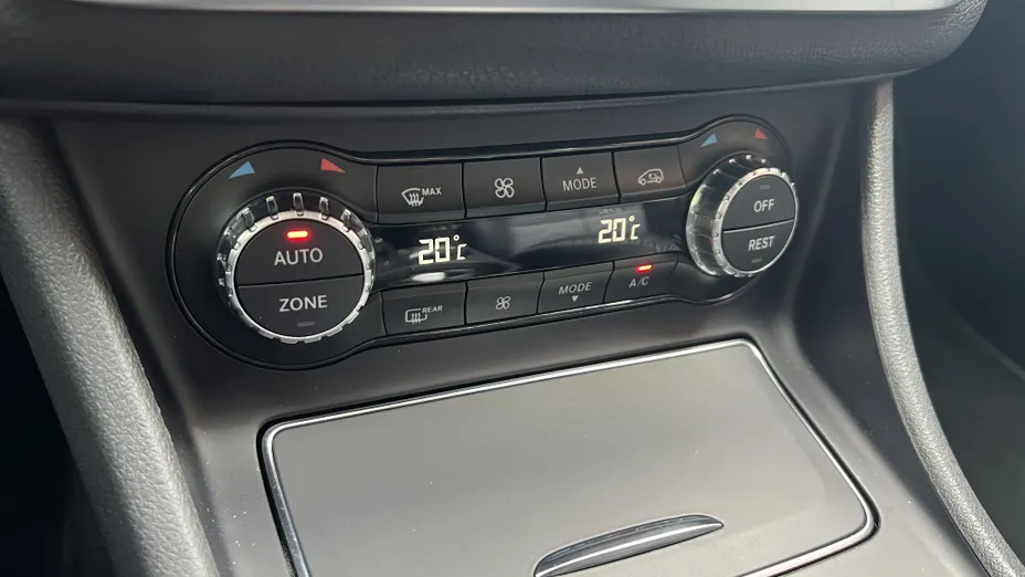 MERCEDES-BENZ GLA GLA 200 7G-DCT Style