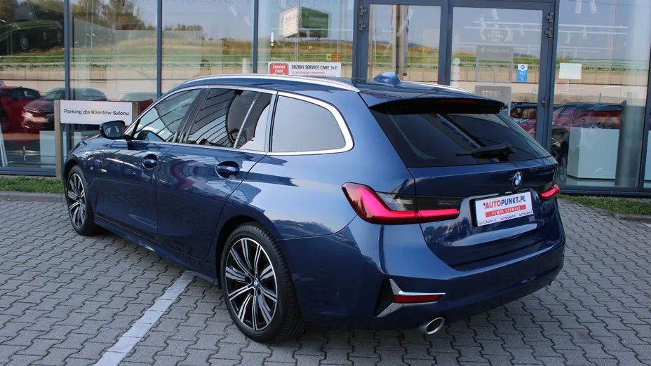 BMW Seria 3 320d xDrive Luxury Line aut