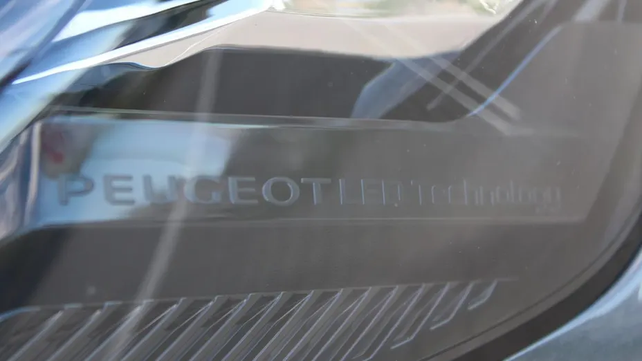 PEUGEOT 2008 2008 1.2 PureTech Allure S&S EAT8