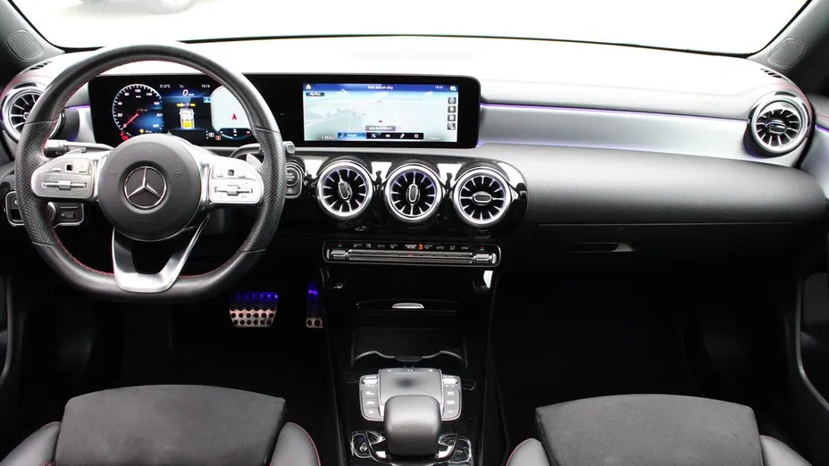 MERCEDES-BENZ CLA CLA 200 d AMG Line 8G-DCT