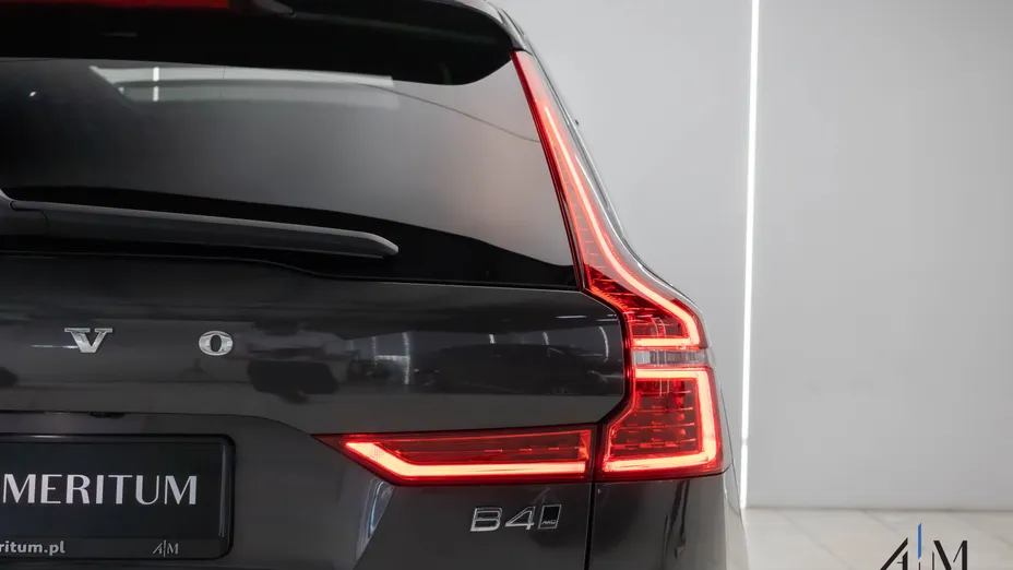 VOLVO XC60 XC60 B4 D AWD Plus Dark aut
