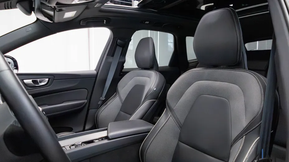 VOLVO XC60 XC60 B4 D AWD Plus Dark aut