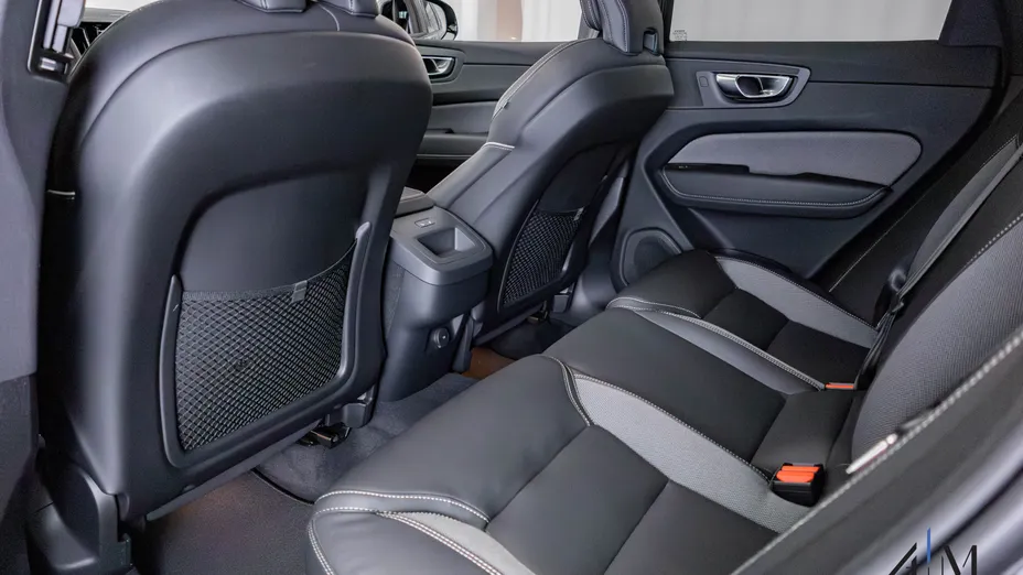 VOLVO XC60 XC60 B4 D AWD Plus Dark aut