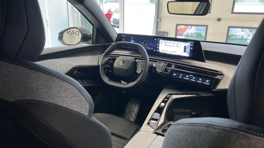 PEUGEOT 5008 5008 1.2 PureTech mHEV Allure S&S e-DCS6 Nowy