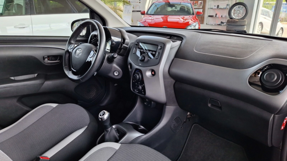 TOYOTA Aygo Aygo 1.0 VVT-i X-play