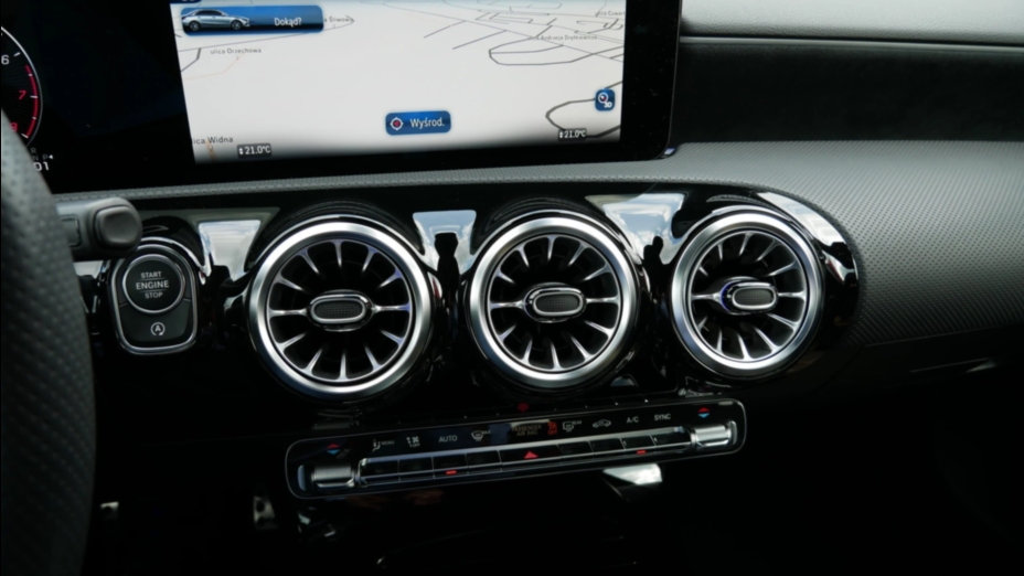 MERCEDES-BENZ A Klasa A 200 AMG Line 7G-DCT