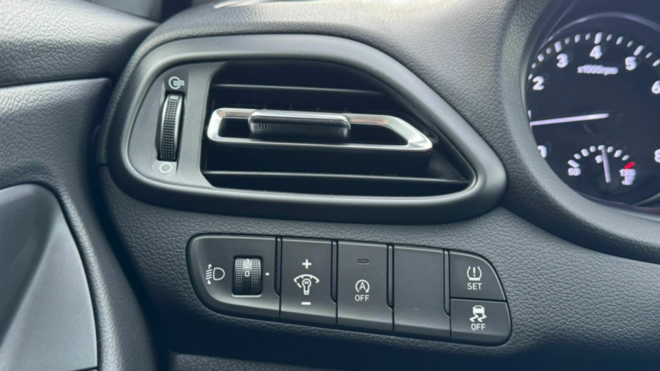 HYUNDAI i30 i30 1.0 T-GDI Smart