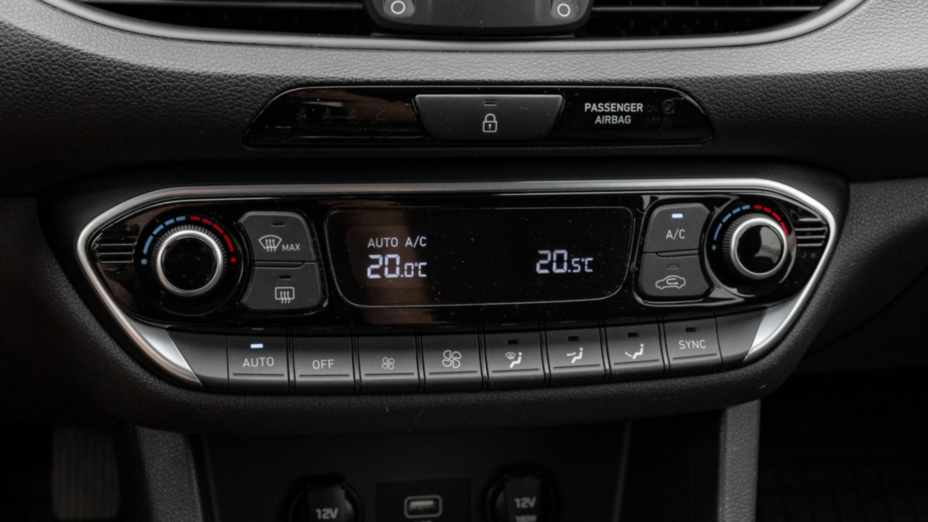HYUNDAI i30 i30 1.5 DPI Smart