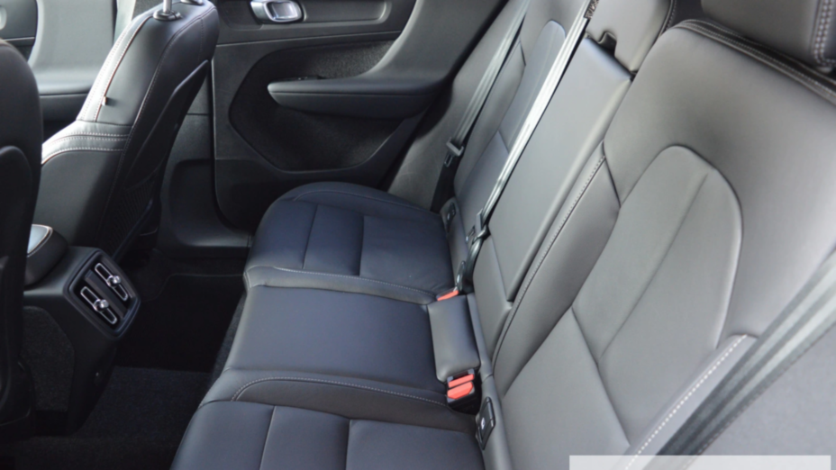 VOLVO XC40 XC40 B4 Plus Dark aut