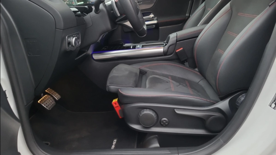 MERCEDES-BENZ GLA GLA 200 AMG Line