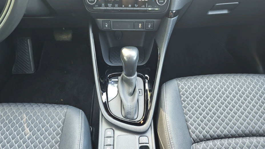 TOYOTA Yaris Yaris Hybrid 1.5 Selection Style