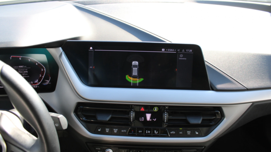 BMW Seria 1 118i Advantage aut