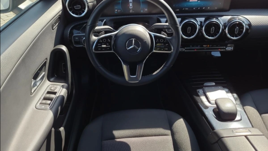 MERCEDES-BENZ CLA CLA 200
