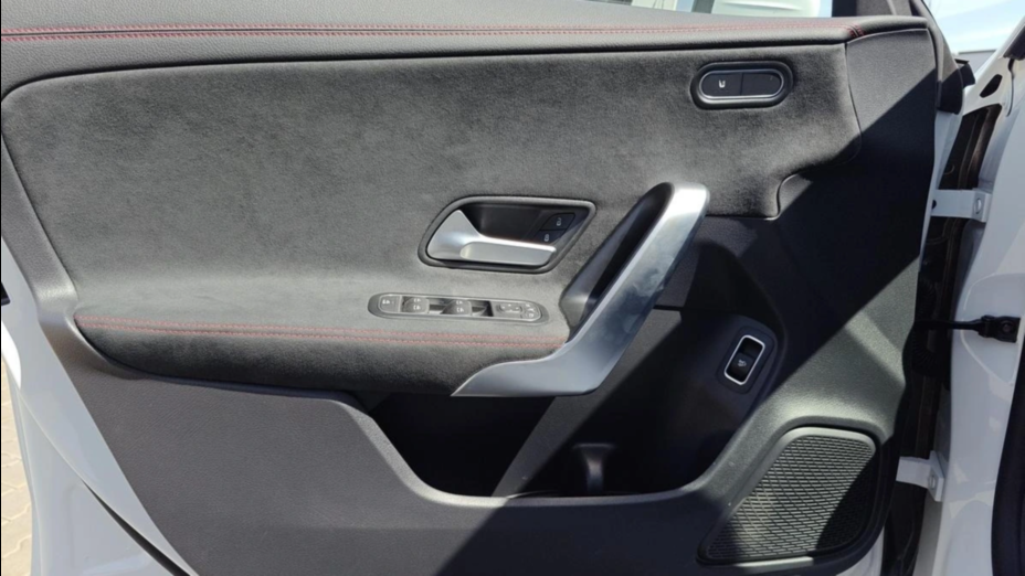 MERCEDES-BENZ CLA CLA 200 AMG Line 7G-DCT