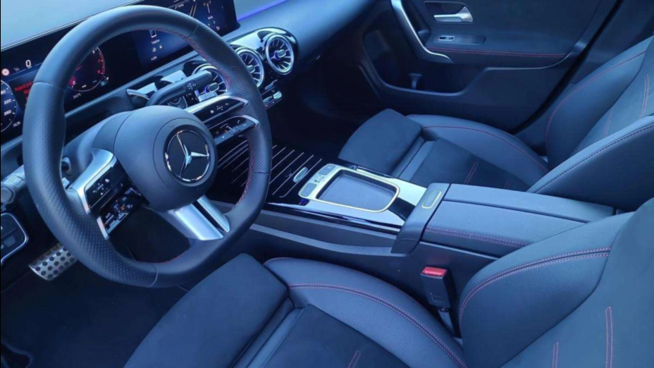 MERCEDES-BENZ CLA CLA 200 AMG Line 7G-DCT