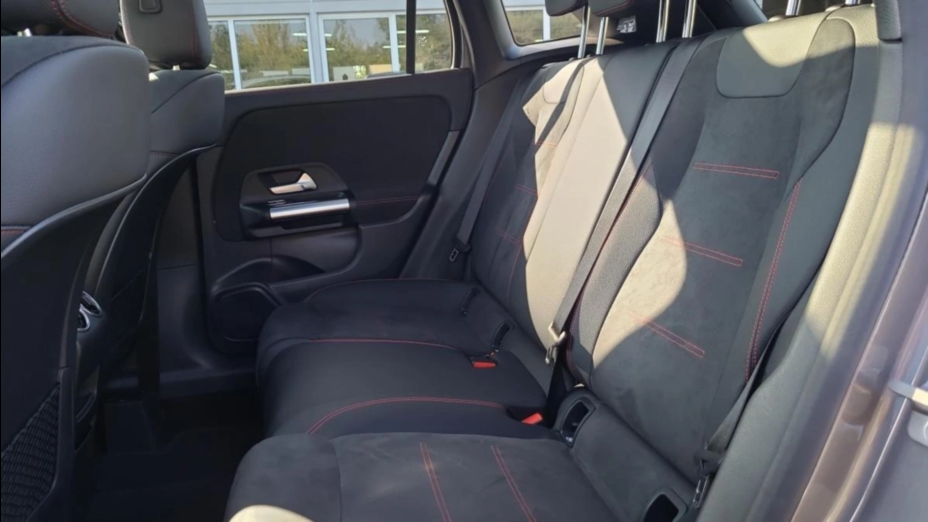 MERCEDES-BENZ GLA GLA 200 AMG Line