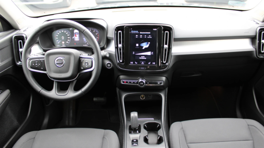VOLVO XC40 XC40 T3 Momentum Pro aut