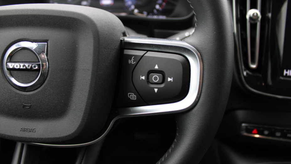 VOLVO XC40 XC40 T3 Momentum Pro aut