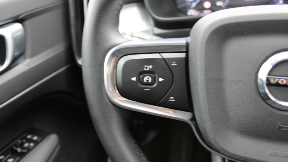 VOLVO XC40 XC40 T3 Momentum Pro aut