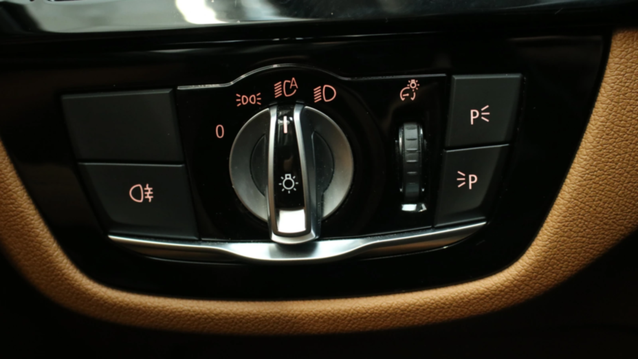 BMW Seria 5 520i mHEV aut