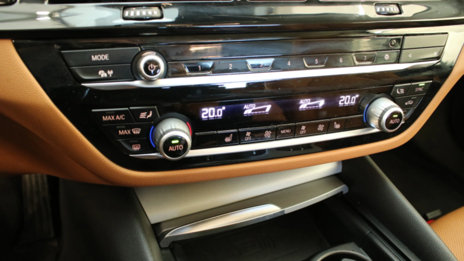 BMW Seria 5 520i mHEV aut