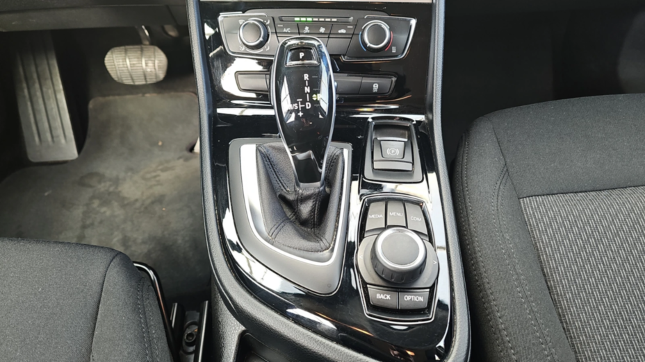 BMW Seria 2 218d aut