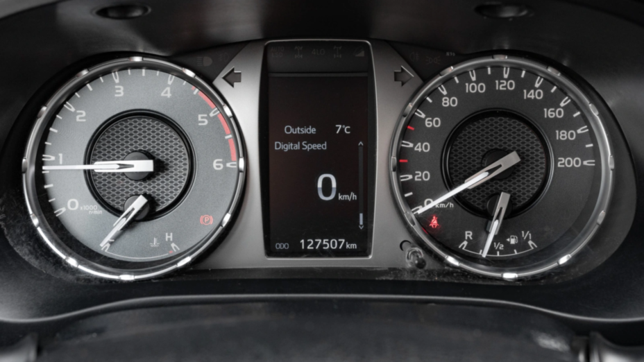 TOYOTA HiLux Hilux 2.4 D-4D Double Cab DLX 4x4