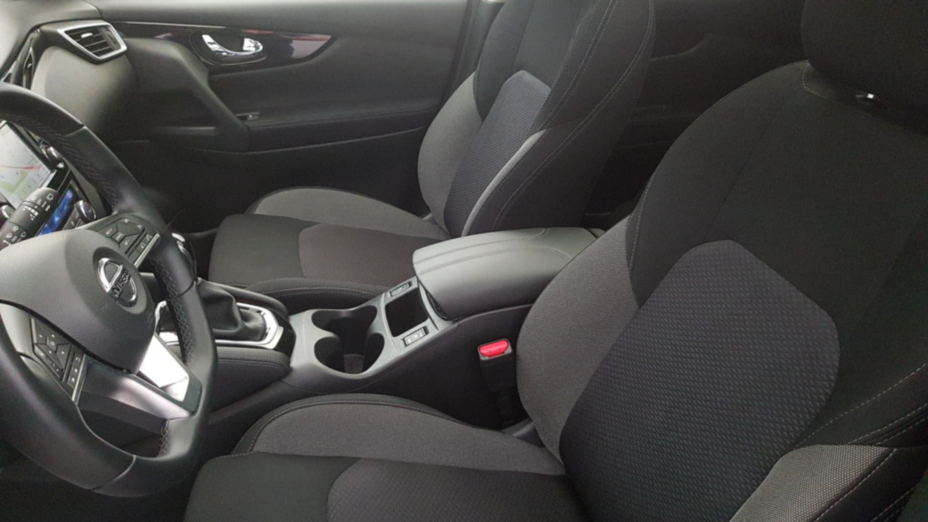 NISSAN Qashqai Qashqai 1.3 DIG-T N-Connecta DCT