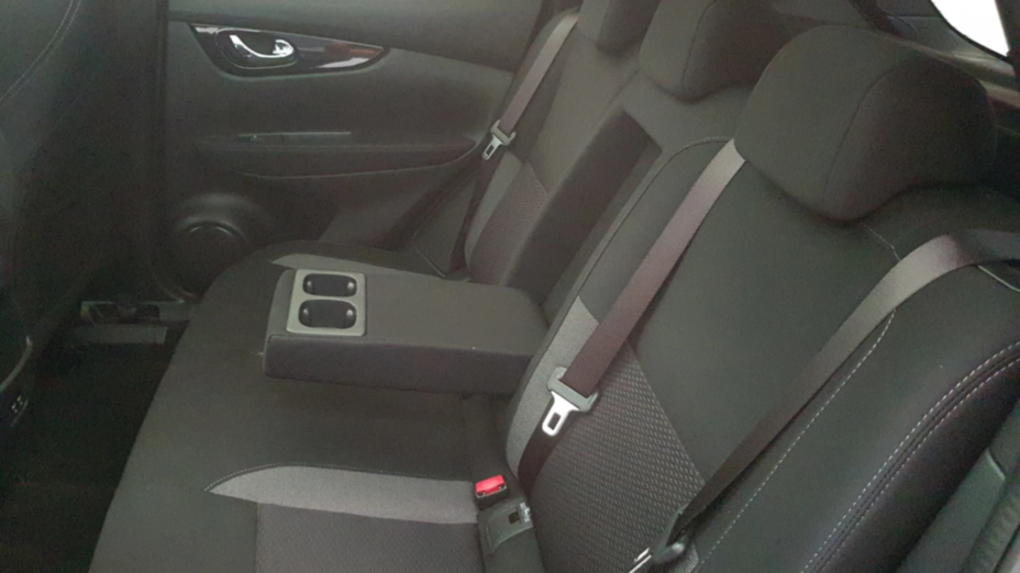 NISSAN Qashqai Qashqai 1.3 DIG-T N-Connecta DCT