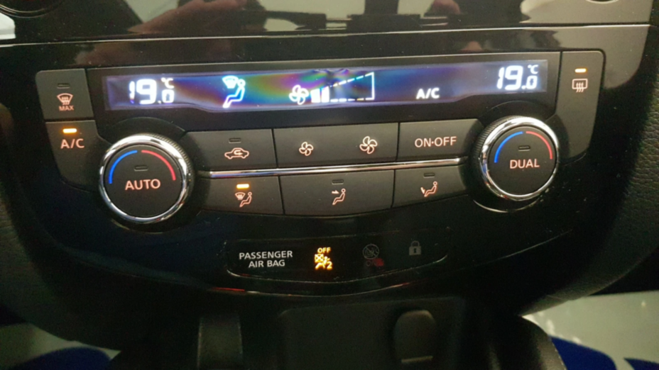 NISSAN Qashqai Qashqai 1.3 DIG-T N-Connecta DCT