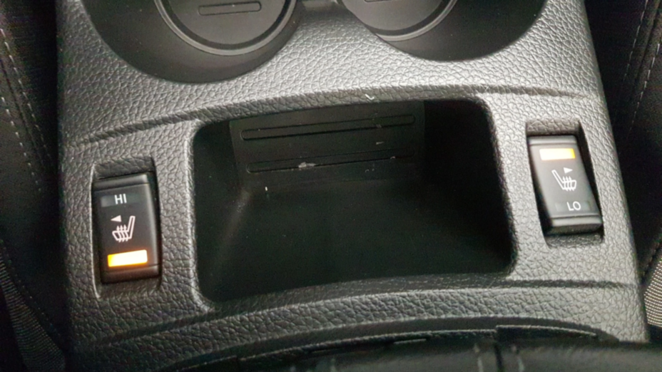 NISSAN Qashqai Qashqai 1.3 DIG-T N-Connecta DCT