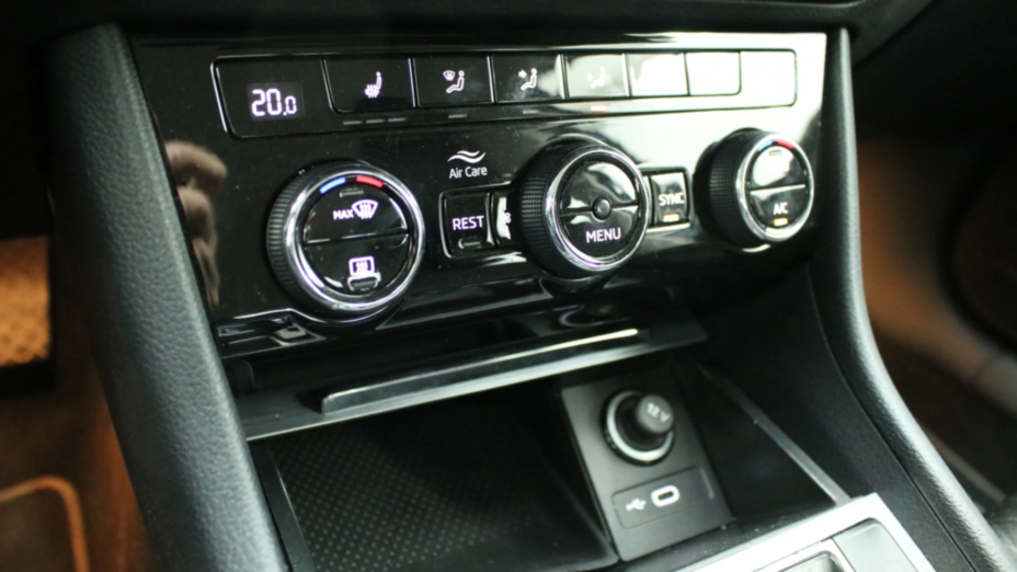 SKODA Superb Superb 2.0 TDI SCR Ambition DSG
