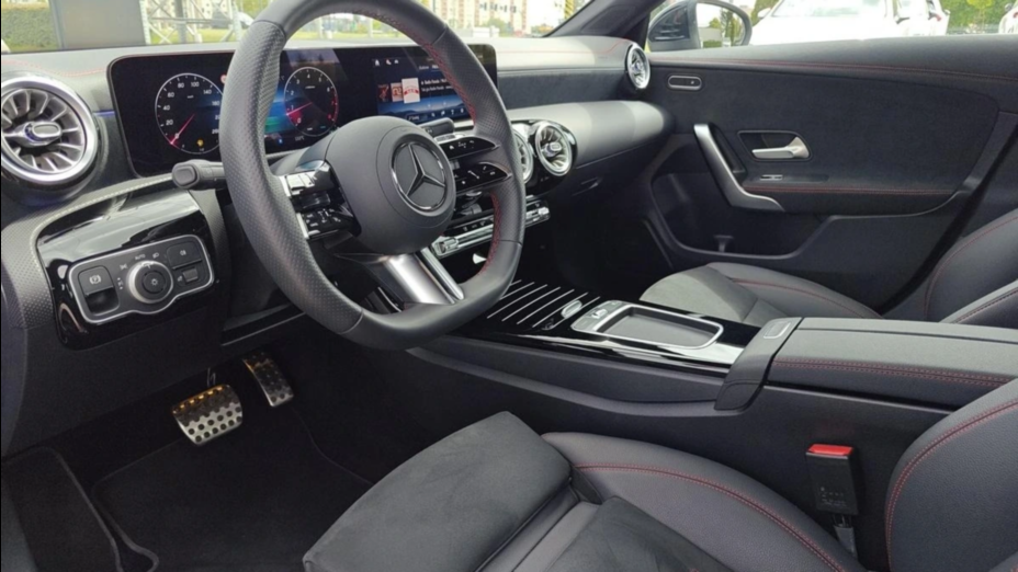 MERCEDES-BENZ CLA CLA 200 7G-DCT