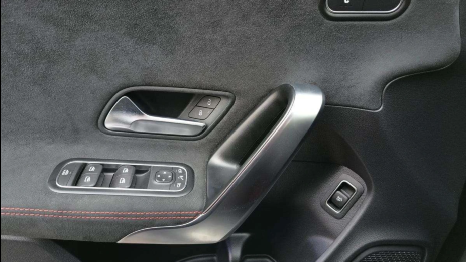 MERCEDES-BENZ CLA CLA 200 7G-DCT
