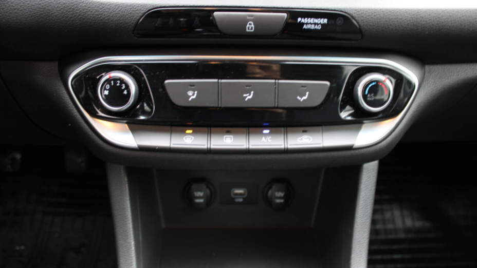 HYUNDAI i30 i30 1.0 T-GDI Classic +