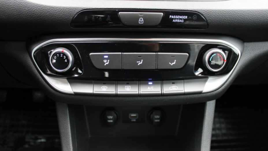 HYUNDAI i30 i30 1.0 T-GDI Classic +