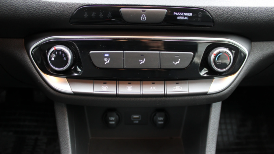 HYUNDAI i30 i30 1.0 T-GDI Classic +