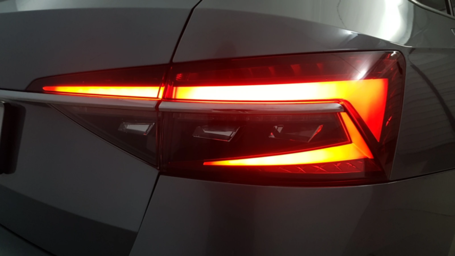 SKODA Superb Superb 2.0 TDI SCR Ambition DSG