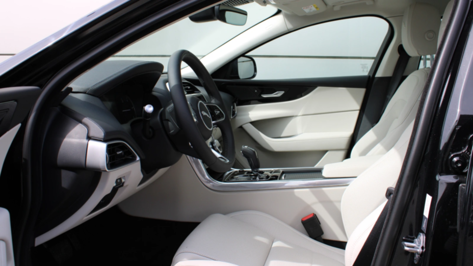JAGUAR XE XE 2.0 D200 mHEV SE aut Nowy