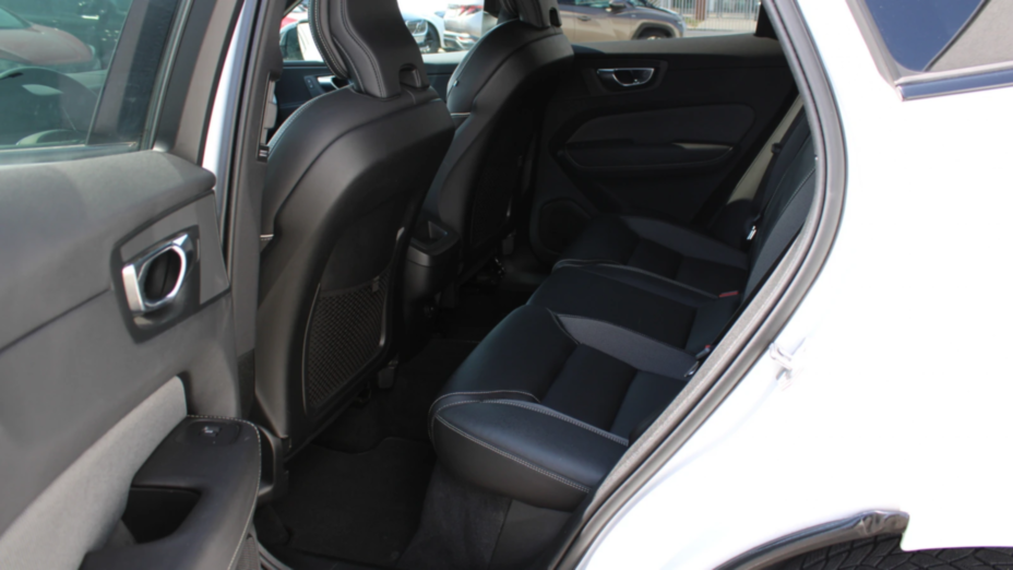 VOLVO XC60 XC60 B4 D AWD R-Design aut