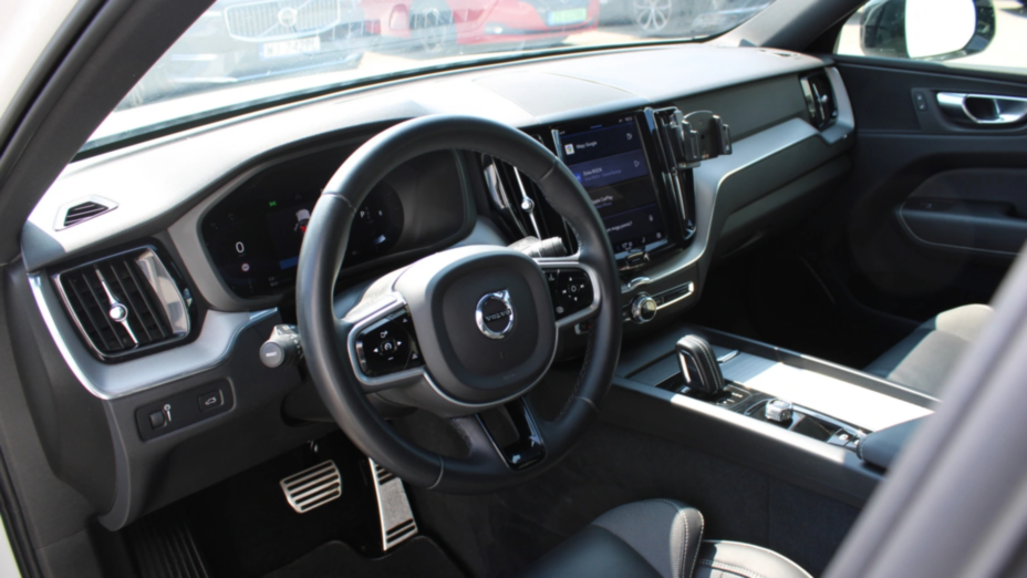 VOLVO XC60 XC60 B4 D AWD R-Design aut