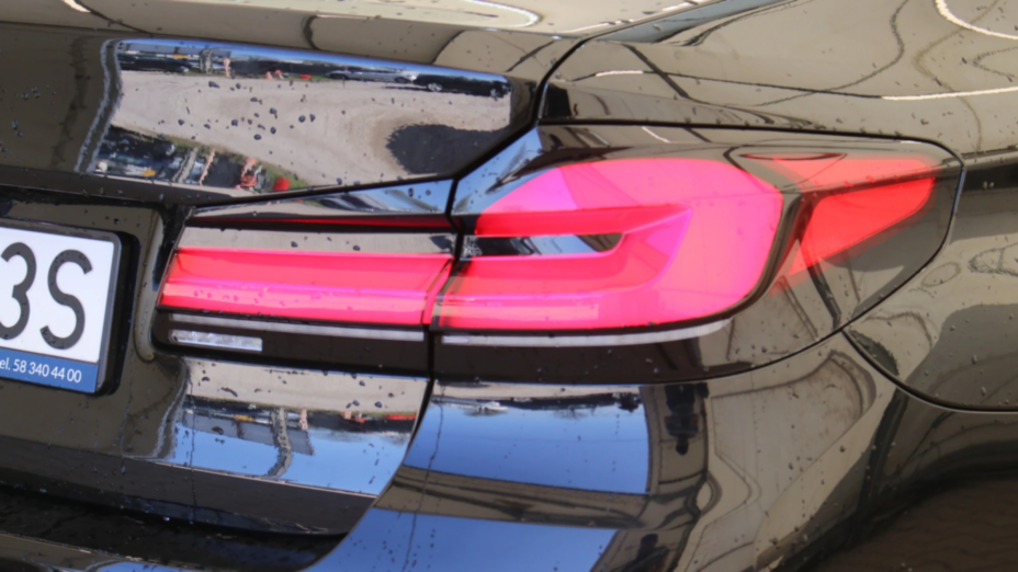 BMW Seria 5 520i mHEV aut