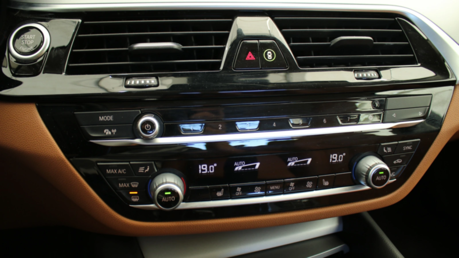 BMW Seria 5 520i mHEV aut